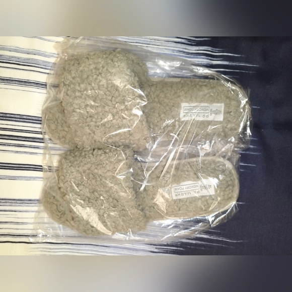 Self care pampering bundle, hot water bottle, slippers, body scrub, bath bomb - Picture 2 of 6